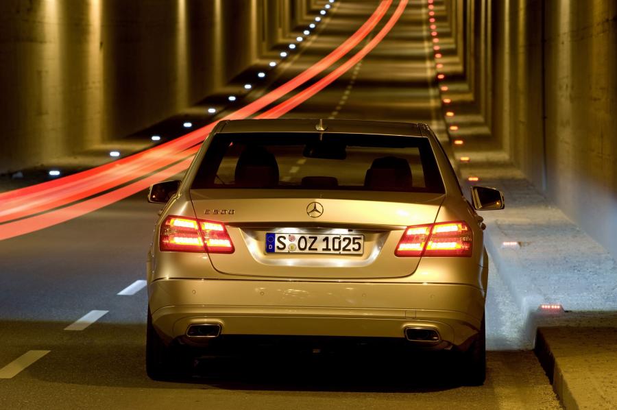  Mercedes-Benz E-Class 2010 года  (фото 9 из 128)